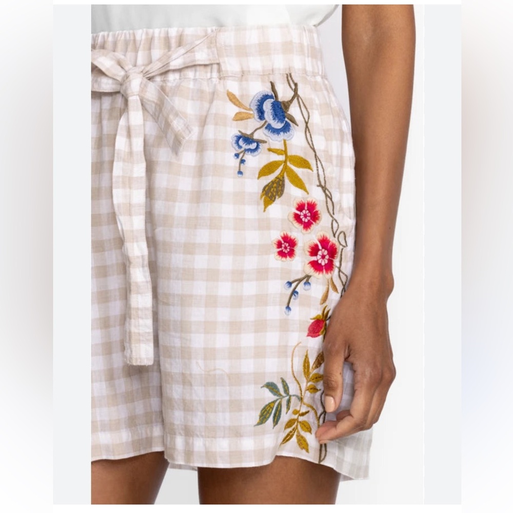 Johnny Was Beige Gingham Embroidered Floral Cotton Shorts Medium